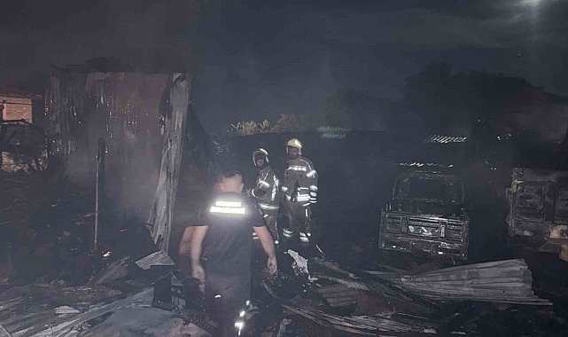 Bursa'da samanlıkta başlayan yangın eve sıçradı