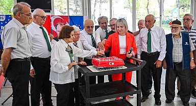 Bursa'da 7'den 70'e 30 Ağustos sevinci