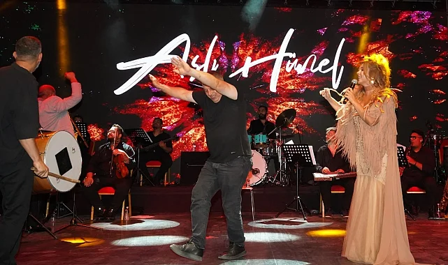 Bursa'da Aslı Hünel'den 'Açıkhava'da müzik ziyafeti