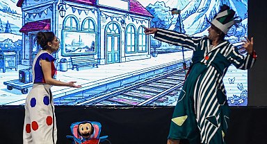 Bursa'da miniklere 'İki Bavul Dolusu' eğlence
