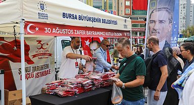 Bursa'da Zafer coşkusu ay yıldız ile taçlandı