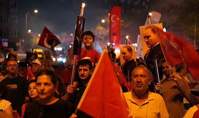 Büyük Zafer'in 104'üncü yılı Kartal'da görkemli kutlamalarla taçlandı