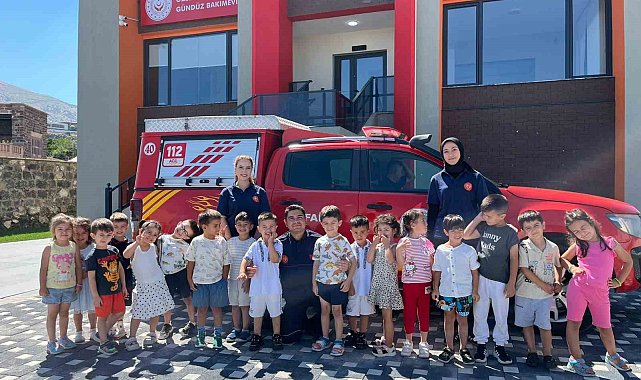 Büyükşehir İtfaiyesi'nden miniklere yangın ve deprem eğitimi