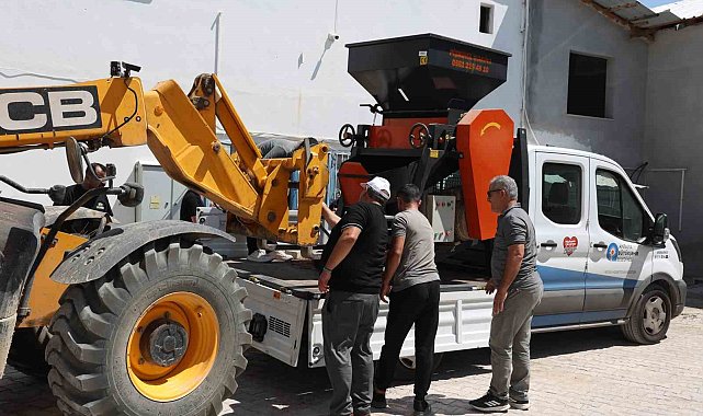 Büyükşehir'den Korkutelili üreticiye yem ezme makinesi desteği