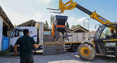 Büyükşehir'den üreticiye yem ezme makinesi desteği