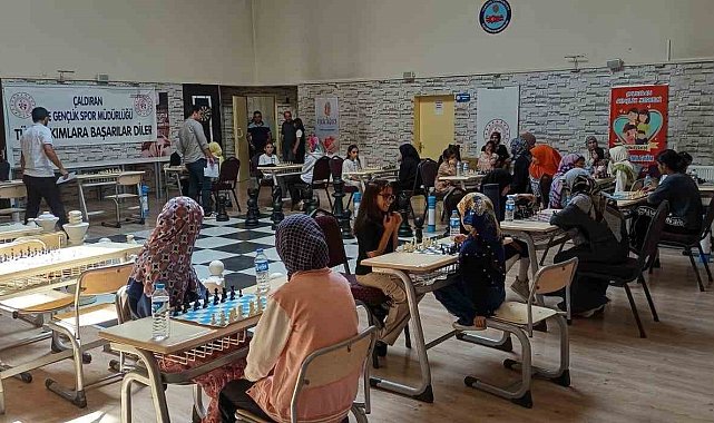 Çaldıran'da yaz Kur'an kursu öğrencileri satranç turnuvasında buluştu