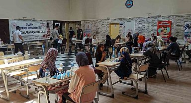 Çaldıran'da yaz Kur'an kursu öğrencileri satranç turnuvasında buluştu