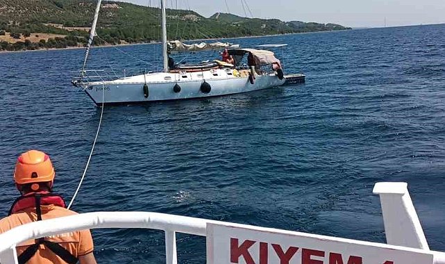 Çanakkale Boğazı'nda sürüklenen tekne kurtarıldı