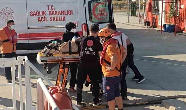 Çanakkale Boğazı'ndaki ticari gemide kalp krizi geçiren personel hastaneye sevk edildi