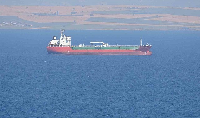 Çanakkale Boğazı'ndan geçen tankerde baca yangını