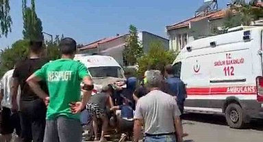 Çanakkale'de park halindeki otomobile çarpan motosikletteki 2 kişi hayatını kaybetti