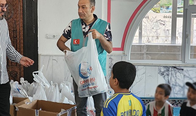 Cansuyu Derneği Cizre'deki Kur'an kursu öğrencilerinin yüzlerini güldürdü