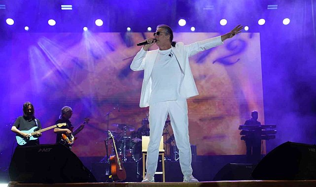 Çelik, Kahramanmaraş'ta sahne aldı