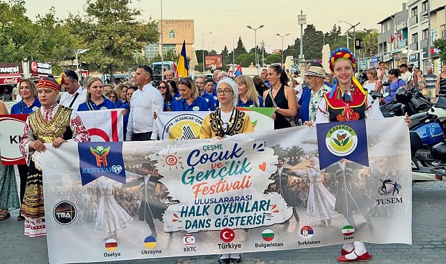 Çeşme'de uluslararası halk dansları şöleni