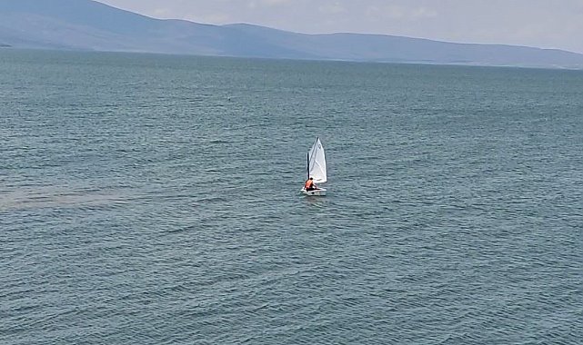 Çıldır Gölü'nde yelken keyfi
