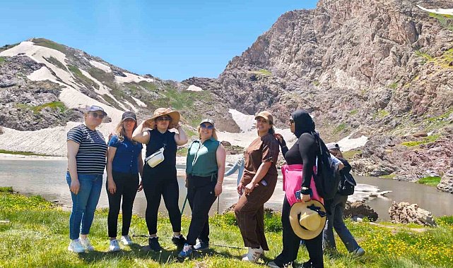 Cilo Sat Buzul Gölleri'nde doğa yürüyüşü