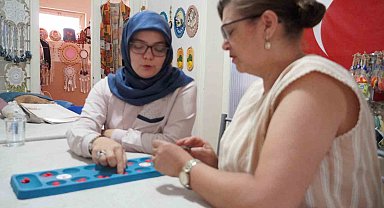 Çocuklarını satranca götürdü, Manisa'nın ilk kadın mangala antrenörü oldu