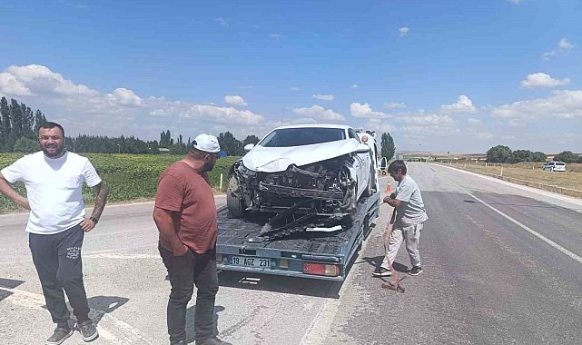 Çorum'da pikap ile otomobil çarpıştı: 2 yaralı