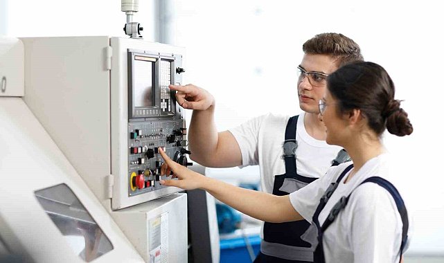 Coşkunöz Eğitim Vakfı, İmalat Teknolojileri Teknik Eğitim Programı ile gençleri geleceğin üretim teknolojilerine hazırlıyor