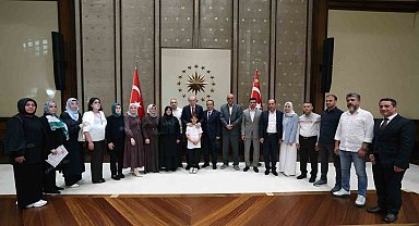 Cumhurbaşkanı Erdoğan, Kahramanmaraş'taki okul saldırısında hayatını kaybeden öğrencilerin ailelerini kabul etti