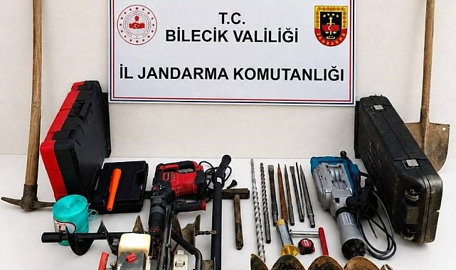 Darphane emeklisi ve 4 arkadaşı define ararken yakalandı