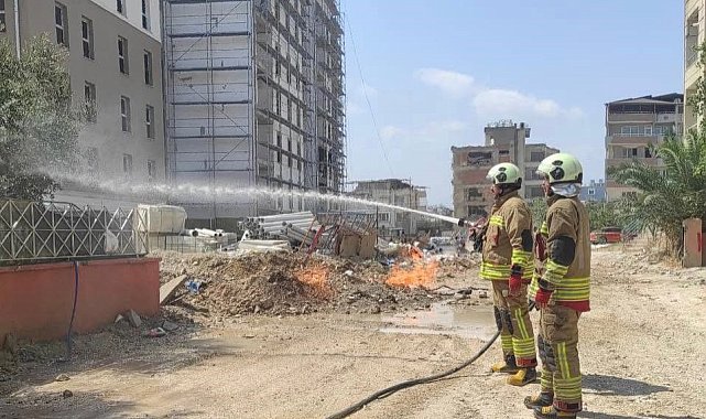 Defne'de doğalgaz borusuna verilen zarar sonrası alevler yükseldi