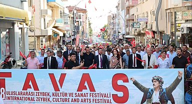 Denizli 8. Tavas Zeybek, Kültür ve Sanat Festivali kortej yürüyüşüyle başladı