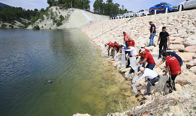 Denizli'de iç sulara can suyu: İl genelinde 1 milyon 386 bin balık bırakıldı