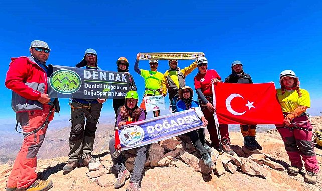 Denizlili dağcılar Hakkâri'de zirve yaptı