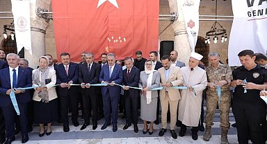 Depremde hasar alan tarihi Ömeriye Cami yeniden ibadete açıldı
