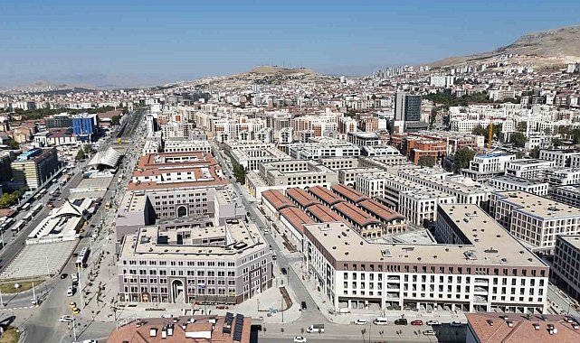 Depremin yıktığı Malatya Çarşısı ayağa kalkıyor: Gastronomi sokağında ilk ocak yandı