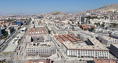 Depremin yıktığı Malatya Çarşısı ayağa kalkıyor: Gastronomi sokağında ilk ocak yandı
