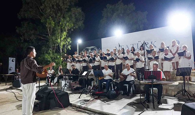 Didim Belediyesi Halk Müziği Korosu konserine vatandaşlardan yoğun ilgi