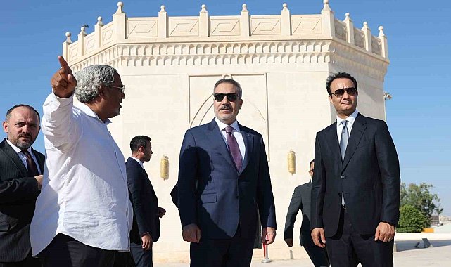 Dışişleri Bakanı Fidan, Libya'nın milli kahramanı Ömer Muhtar'ın mezarını ziyaret etti
