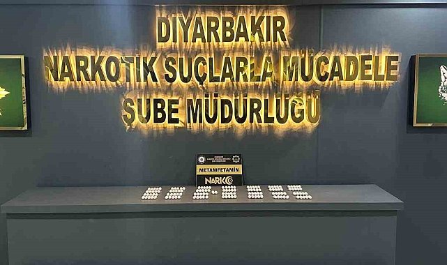 Diyarbakır'da araçta ve iki ikamette yapılan aramada uyuşturucu madde ele geçirildi