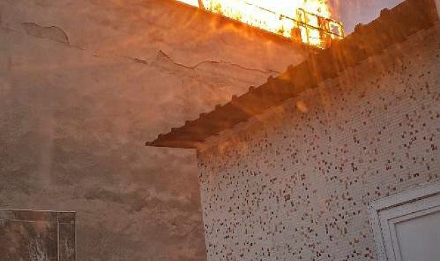Diyarbakır'da çatıda çıkan yangın söndürüldü