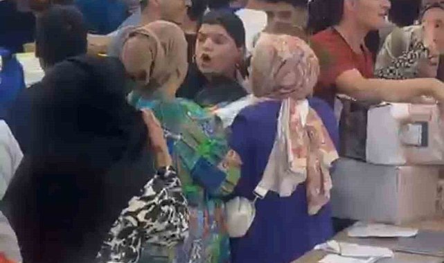 Diyarbakır'da mağaza açılışında izdiham
