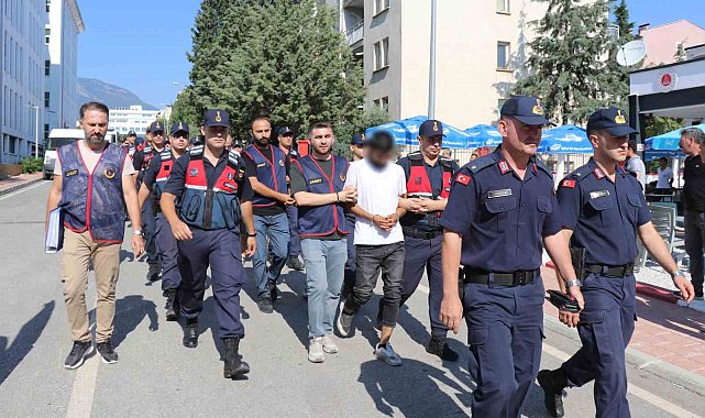 Dolandırıcılar, kuryelerini sosyal medyadan verilen 'günlük dolgun ücretli' iş ilanlarıyla bulmuş