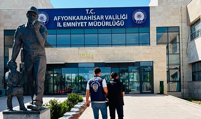 Dolandırıcılık suçundan aranan şahsı polis yakaladı