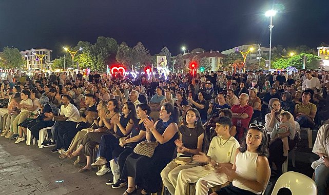 Dörtyol Meydanı'nda yaz konseri gerçekleştirildi