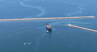 Dron saldırısında Türk mürettebatın yaralandığı gemi Samsun'a getirildi