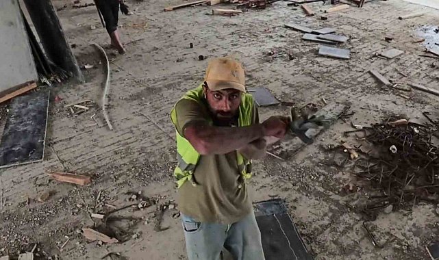 Dronu görünce korktu, arkadaşları kahkahaya boğuldu