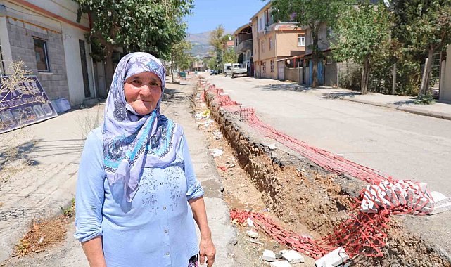 Dulkadiroğlu'nda vatandaşlardan yol tepkisi: "Biz depremde bu kadar zarar görmemiştik"