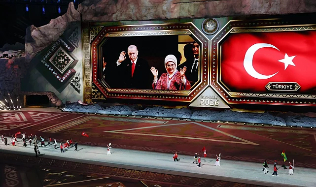 Dünya Göçebe Oyunları'nın açılışını liderlerle birlikte izledi