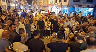 Dünya şampiyonu olan genç güreşçi Özdenur'a yaşadığı ilçede coşkulu karşılama