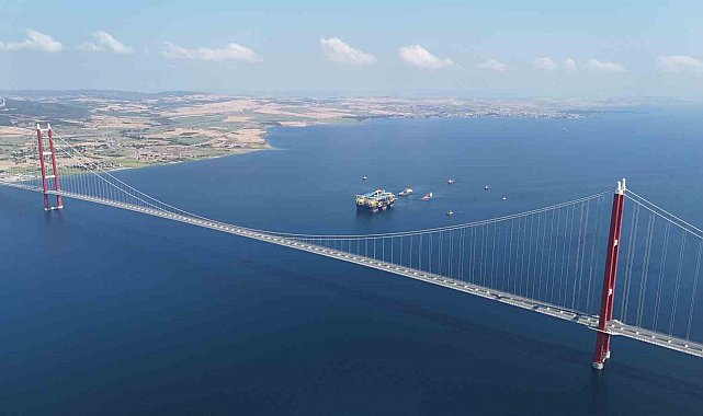 Dünyanın en büyük üçüncü yarı batık vinç ve boru döşeme gemisi 1915 Çanakkale Köprüsü altından geçti