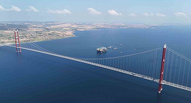 Dünyanın en büyük üçüncü yarı batık vinç ve boru döşeme gemisi 1915 Çanakkale Köprüsü altından geçti
