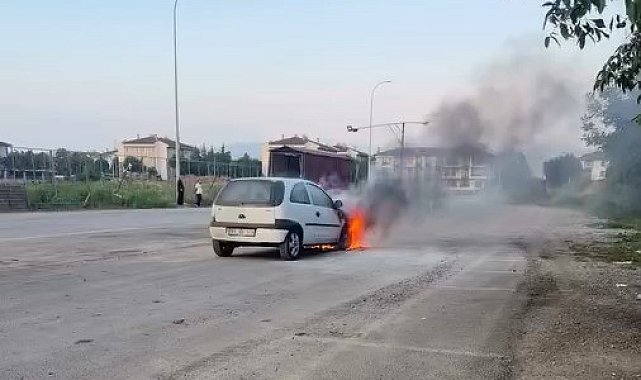 Düzce'de otomobil yangını büyümeden söndürüldü