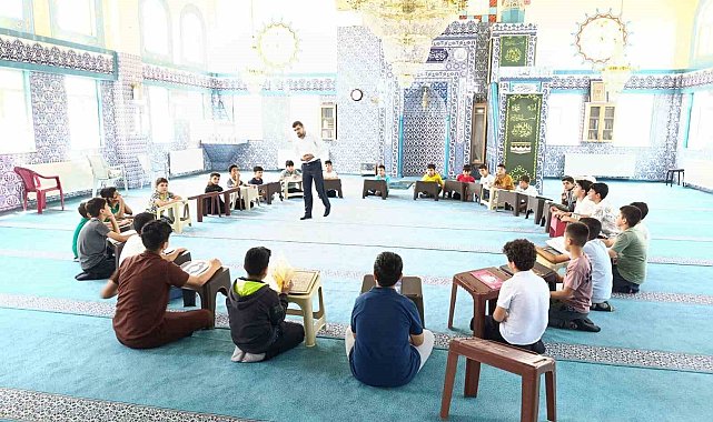 Edremit Şehitlik Camii Yaz Kur'an kursu öğrencilerine bağımlılıkla mücadele semineri