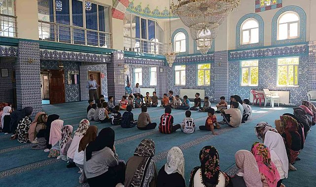 Edremit Şehitlik Camii'nde Yaz Kur'an Kursu öğrencilerine 'Hazret-i Peygamber' semineri